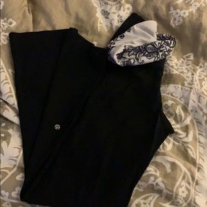 Lulu black yoga pants size 4  for sure no tag :(